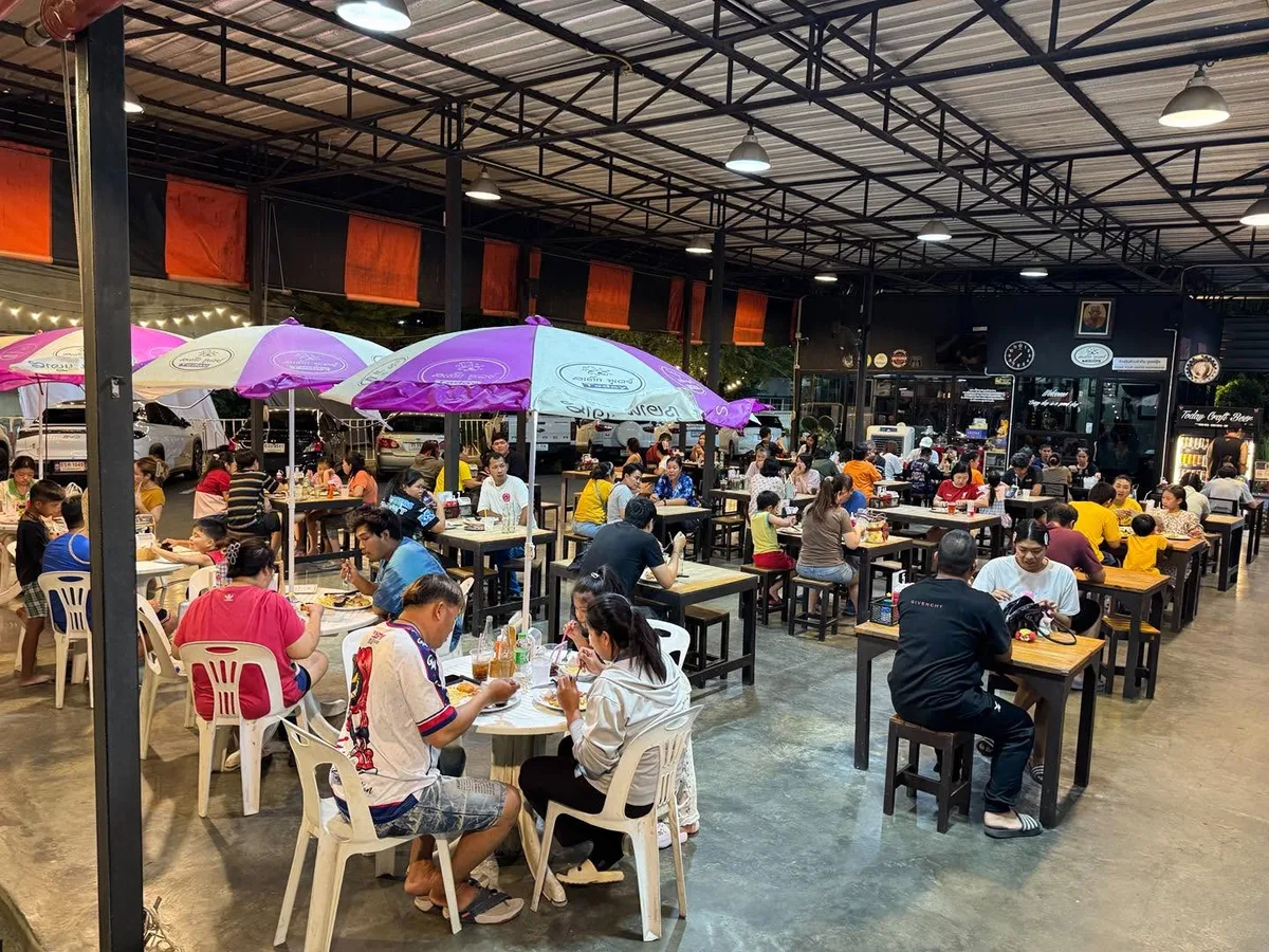 บรรยากาศร้าน Steak Today — บรรยากาศลูกค้าภายในร้าน